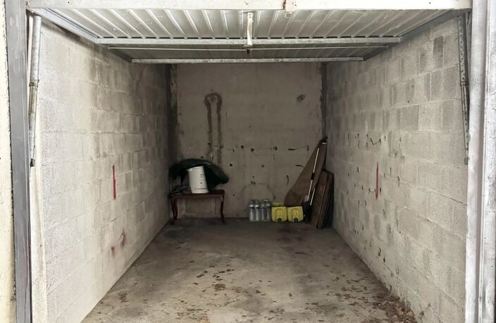 Garage fermé à vendre - 179 Boulevard de la Madeleine — photo 2
