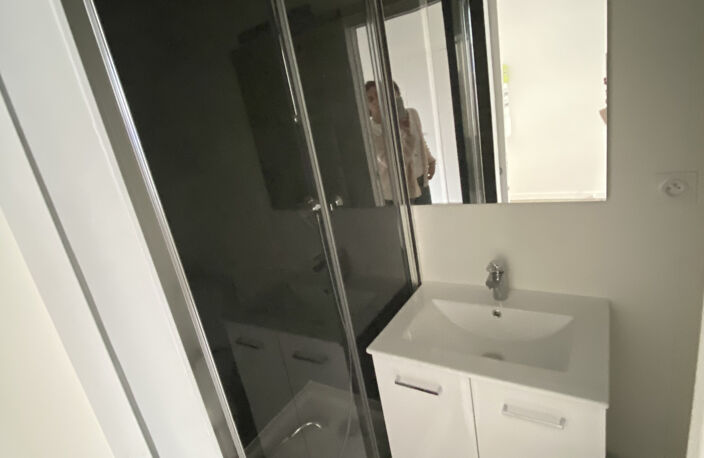 STUDIO NEUF RUE JACOBINS 16 M2 — photo 3