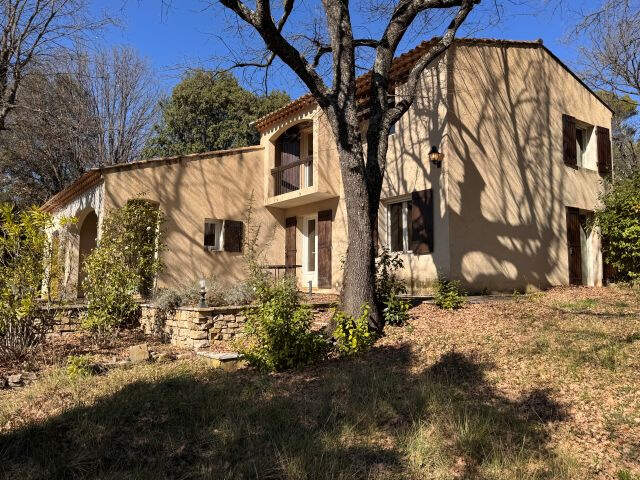 MAISON T6 AVEC TERRASSE, PISCINE ET GARAGE A VENDRE SUR LA T — photo du bien