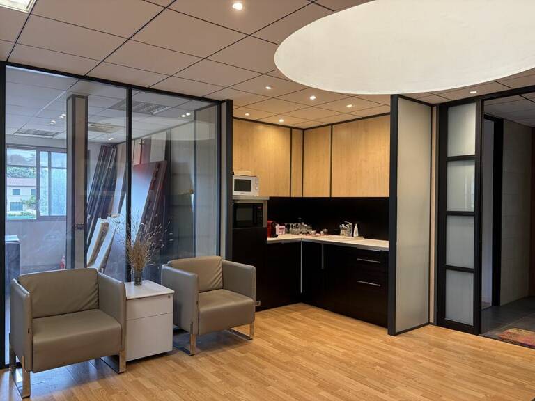 BUREAUX à LOUER — photo 1
