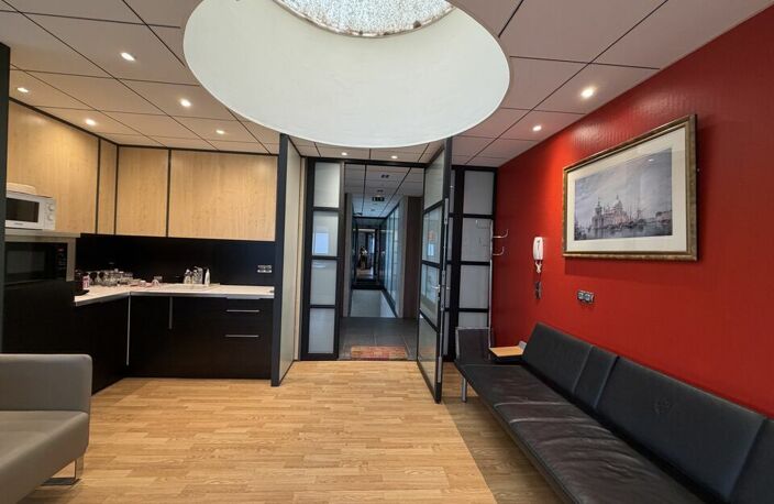 BUREAUX à LOUER — photo 2