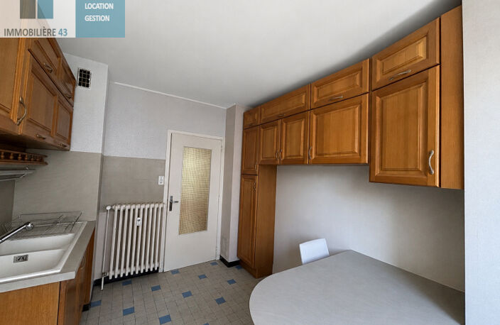 T4 90 M2 RDC SURELEVE  + STATIONNEMENT,CAVE ,GRENIER  SECTEUR SECURITE SOCIAL — photo 2