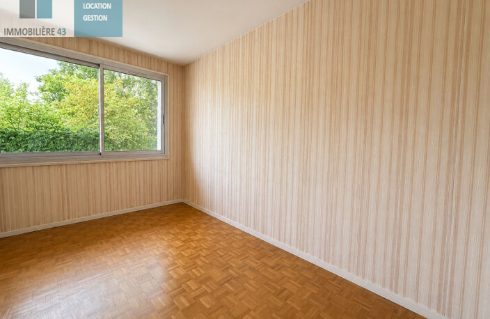T4 90 M2 RDC SURELEVE  + STATIONNEMENT,CAVE ,GRENIER  SECTEUR SECURITE SOCIAL — photo 3