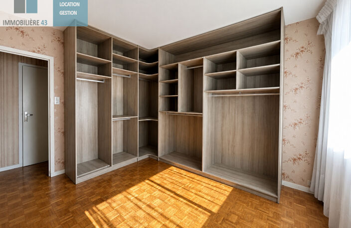 T4 90 M2 RDC SURELEVE  + STATIONNEMENT,CAVE ,GRENIER  SECTEUR SECURITE SOCIAL — photo 5
