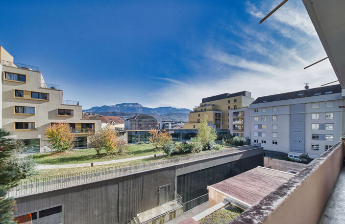 Idéal famille - Appartement Voiron 5 pièces + cuisine 151 m²  (Ascenseur et Balcons) — photo 4