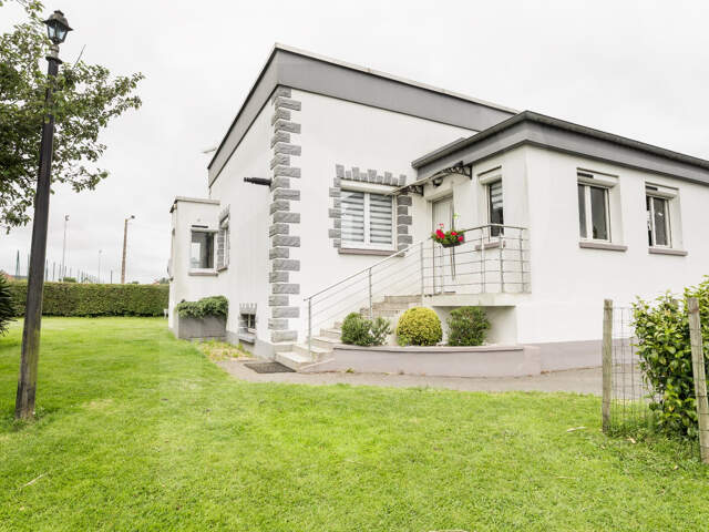 MAISON AVEC VIE DE PLAIN-PIED -  SOUS-SOL COMPLET - 97M2 -  DEPENDANCE - SAINT SAUVEUR D'EMALLEVILLE — photo du bien