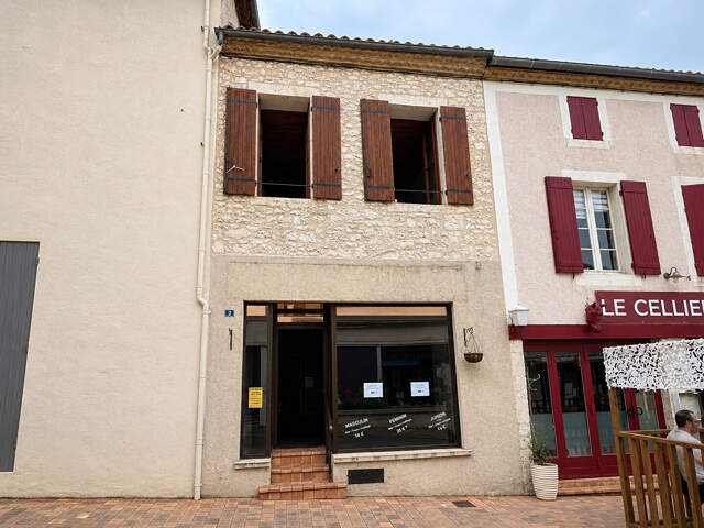 Immeuble au coeur de Castillonnés — photo du bien