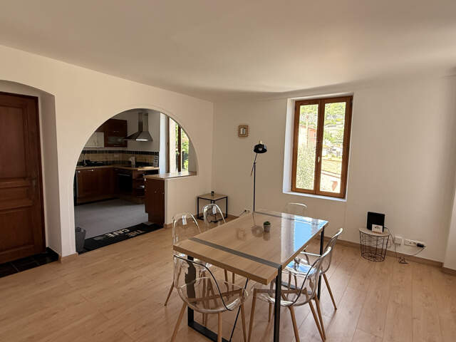 Saint jeannet village superbe Appartement Duplex 4p accès voiture — photo du bien