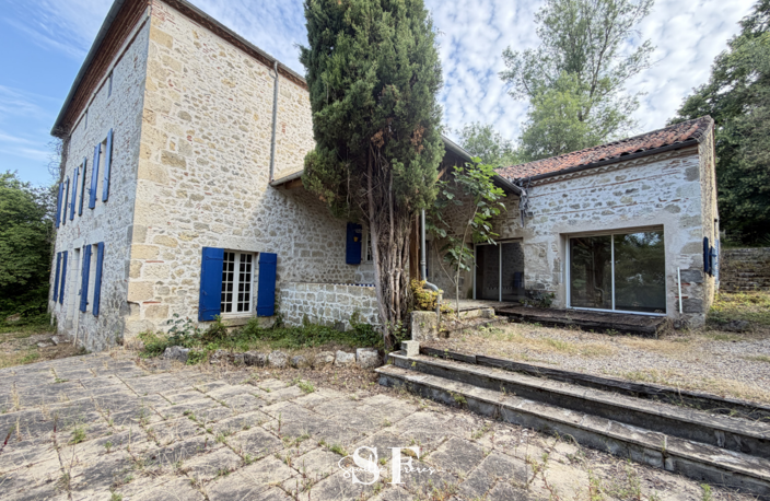 SAINT HILAIRE DE LUSIGNAN - MAISON  EN PIERRES DE CARACTERE A RENOVER — photo 2