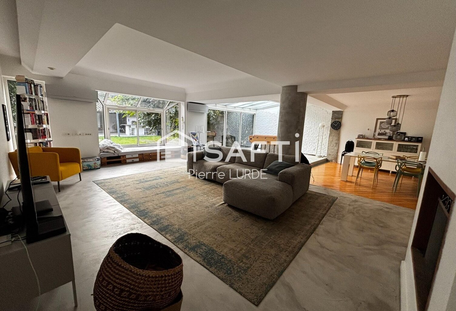 Maison de ville de 230 m2 avec garage et piscine — photo 1