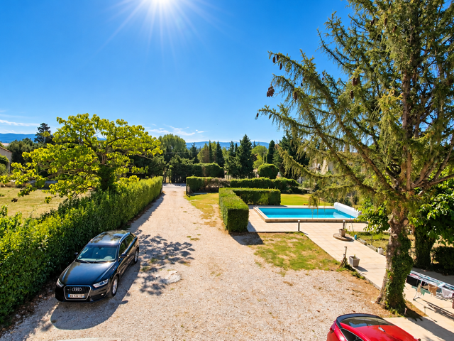 EN CAMPAGNE LIMITE MONTEUX, BELLE MAISON DE 178M2 SUR UN TERRAIN DE 1480M2 AVEC PISCINE ET GARAGE — photo du bien