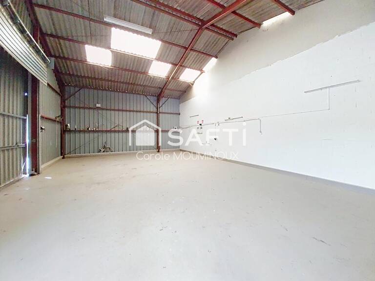 Local professionnel avec bureaux et/ou habitation. — photo 1