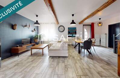 Maison au centre , maison de village avec extérieur . — photo du bien
