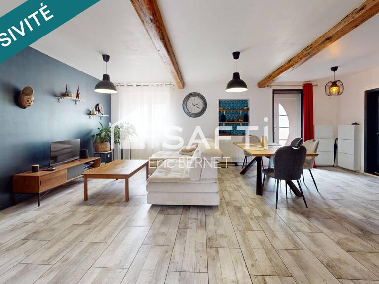 Maison au centre , maison de village avec extérieur . — photo 1