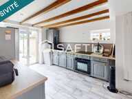 Maison au centre , maison de village avec extérieur . — photo 4