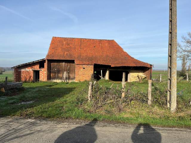 Grange sur superbe terrain de plus de 8000 m² — photo du bien