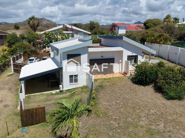 Maison avec vue mer idéalement située entre le Marin et le Vauclin — photo du bien