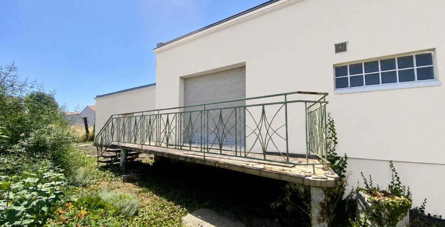 TERRAIN EMPLACEMENT PRIVILEGIE A DEUX PAS DES COMMERCES - DU LITTORAL - DU PARC D'ANGOULINS ! — photo 1