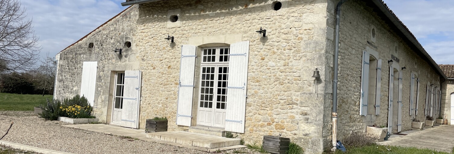 Maison 10 Pièces 285 m² à vendre à Chepniers (17210)