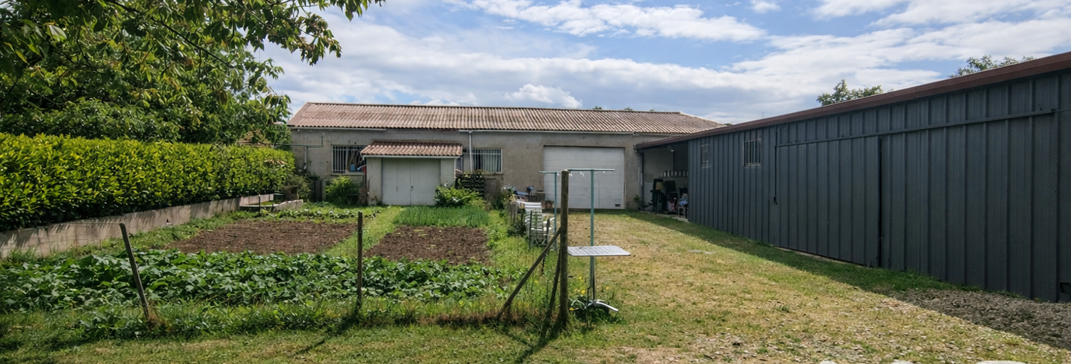 Garage  533 m² à vendre à Saint-Pierre-Laval (42620)