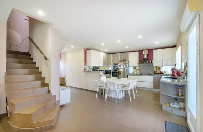 Exclusivité : très belle maison T6 de 170 m² à Villeurbanne Gratte-Ciel — photo 5