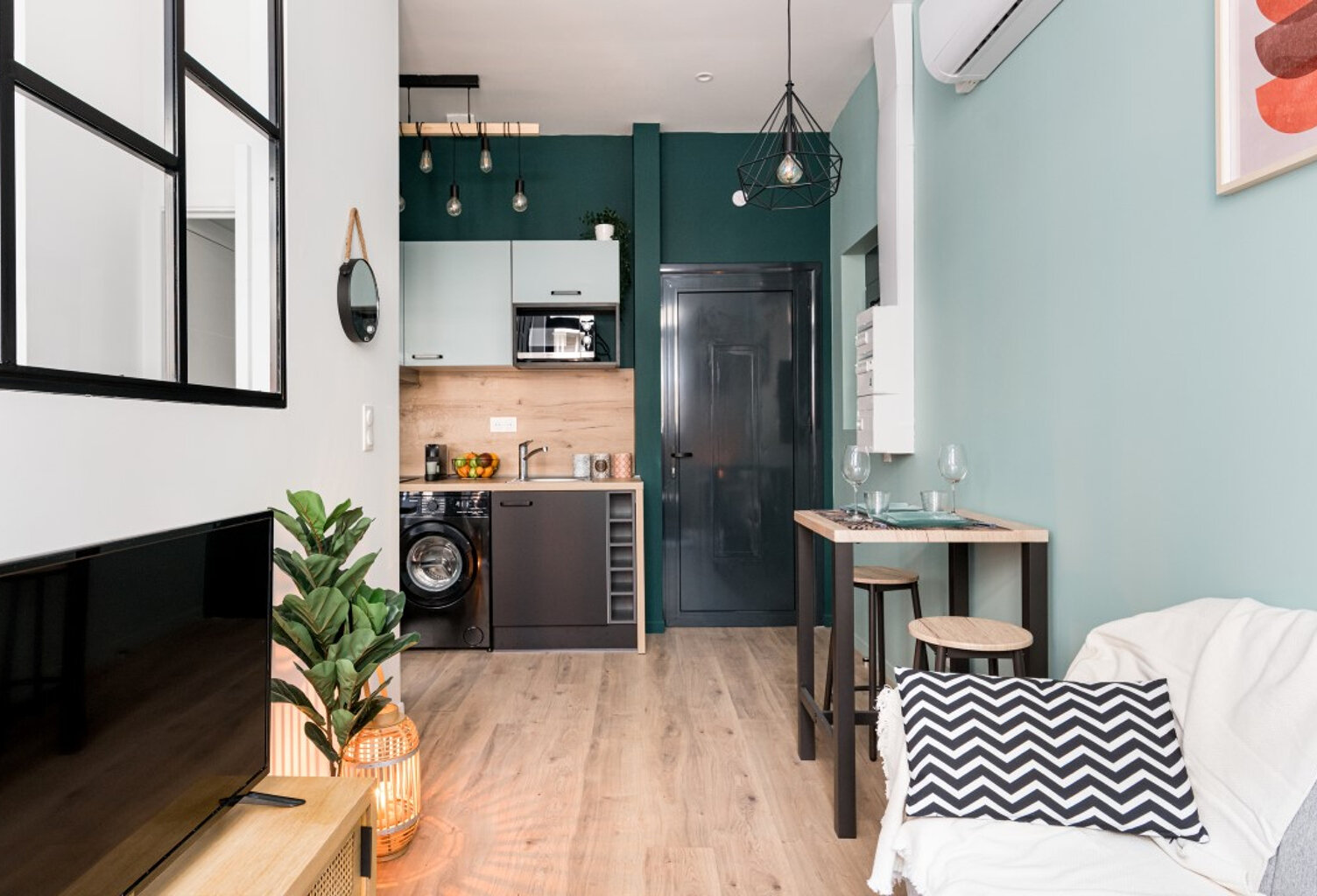 Immeuble Bourgoin Jallieu 2 appartements meublés AirBNB ou location courte durée — photo 1