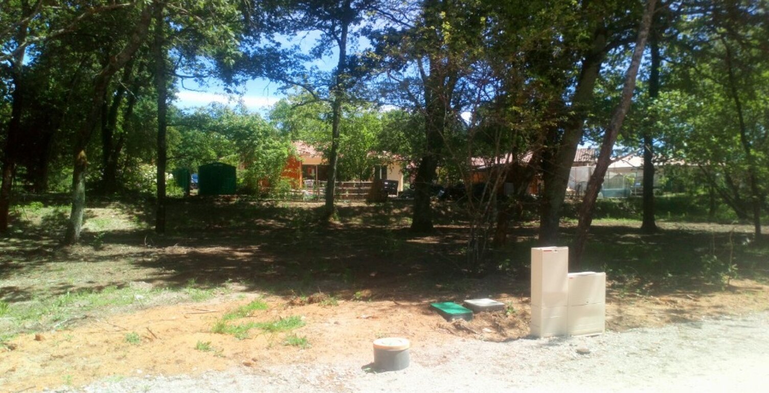 Terrain à bâtir à Le Tuzan (33125) — photo 1