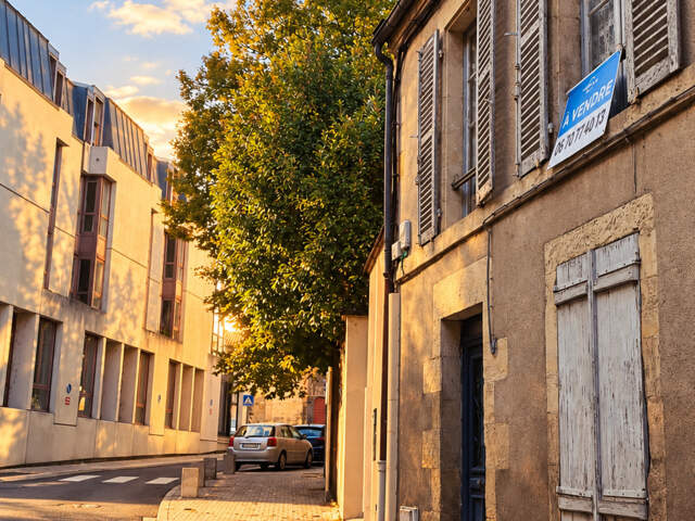 MAISON DE CARACTÈRE À RÉINVENTER – HYPER CENTRE DE NEVERS — photo du bien