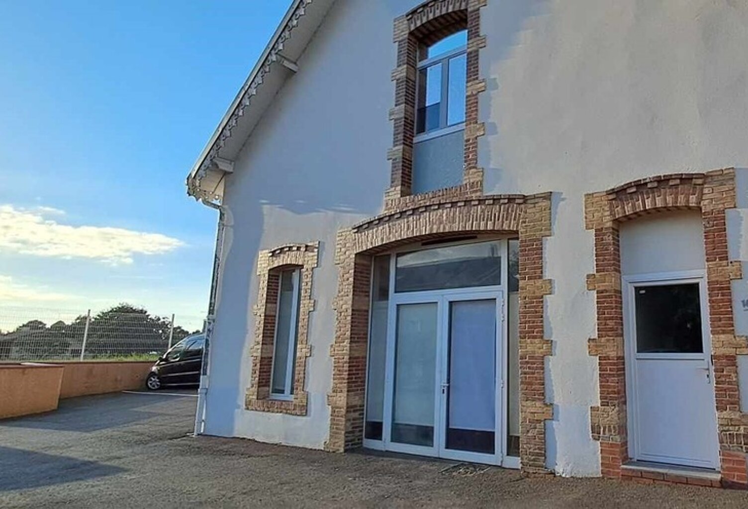 Maison avec garage — photo 1