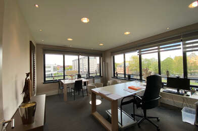 Bureau 30 pièces 985000 €