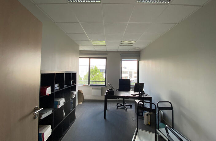 Local/bureau à vendre ROUBAIX (59) Eurotéléport, Mac-Arthur GLEN:,16 à 24 bureaux totalisant 637m2+6 parkings, Possibilté 13 — photo 2