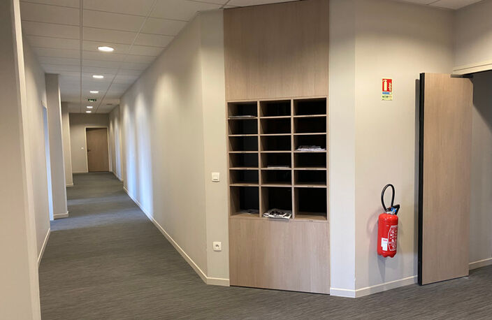 Local/bureau à vendre ROUBAIX (59) Eurotéléport, Mac-Arthur GLEN:,16 à 24 bureaux totalisant 637m2+6 parkings, Possibilté 13 — photo 3
