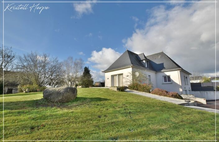 Dpt Finistère (29), à vendre CARHAIX PLOUGUER maison P9 de 232 m² - Terrain de 2133 m² — photo 3
