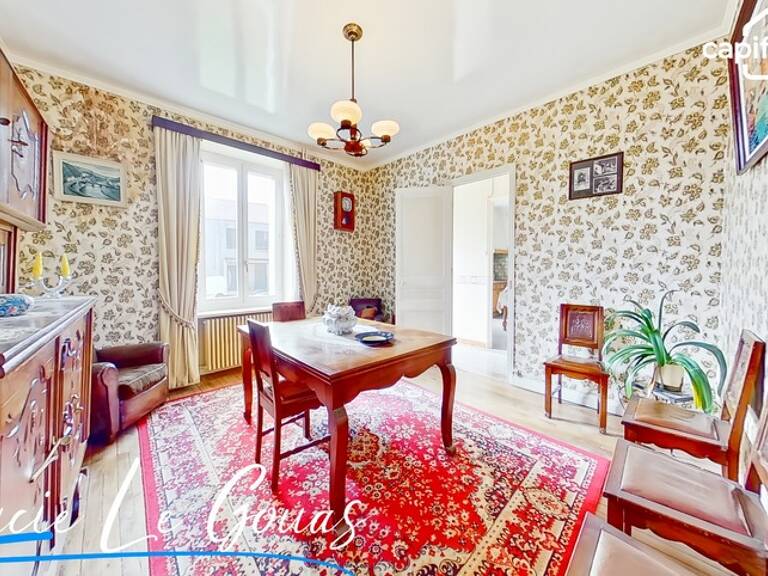 Corps de ferme de 154m² habitable avec grange, dépendances, jardin et verger – Bazailles — photo 1