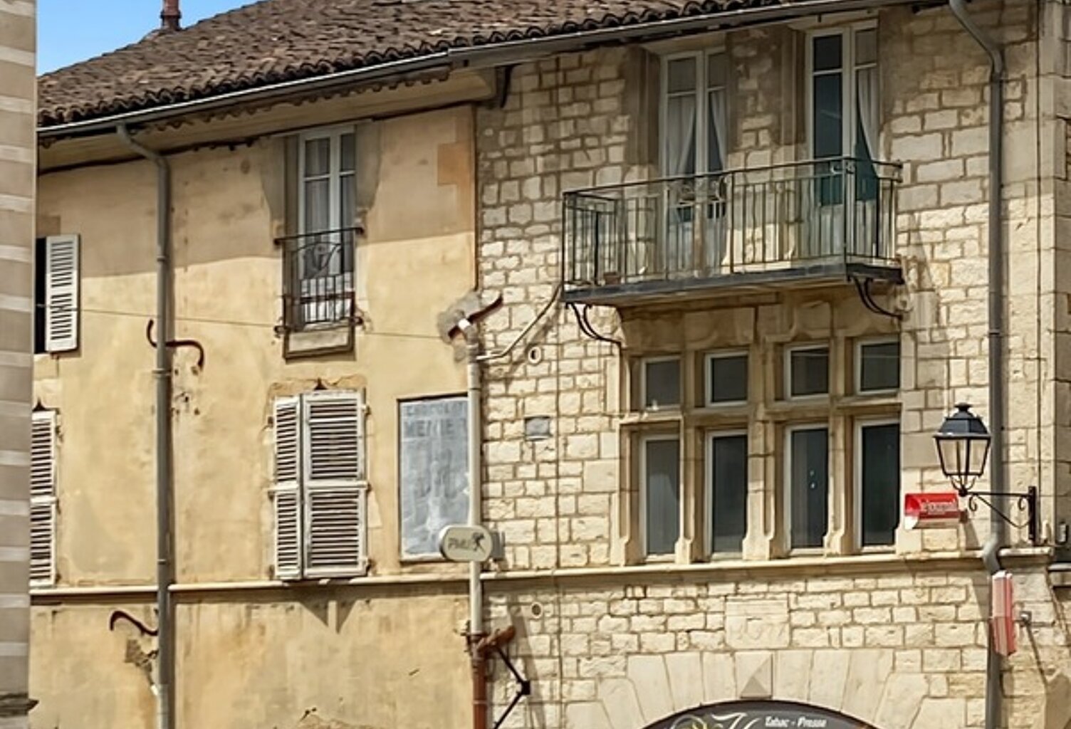 Exclusif, Immeuble à vendre CUISEAUX (71), locaux commerciaux loués - 2 plateaux à créer — photo 1