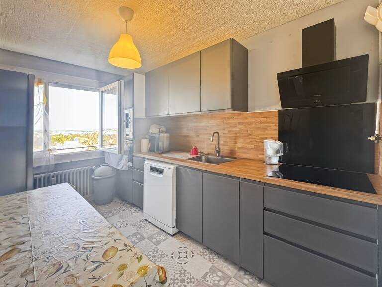 Appartement familial de 101 m2- 4 chambres - balcons - Chenôve (21) — photo 1