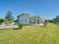 Maison de plain-pied de 135 m² à vendre - 4 chambres - 1 bureau - 7 pièces TONNAY CHARENTE (17) — photo 3