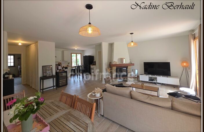 Maison à vendre 4 pièces LORRIS (45), réno 2023, piscine, séjour cheminée sur cuisine US, PAC, panneaux et prise voiture élec — photo 2
