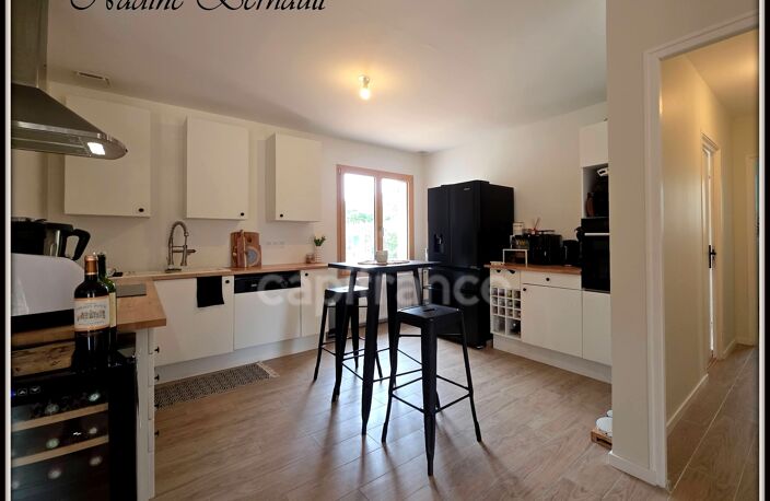 Maison à vendre 4 pièces LORRIS (45), réno 2023, piscine, séjour cheminée sur cuisine US, PAC, panneaux et prise voiture élec — photo 3