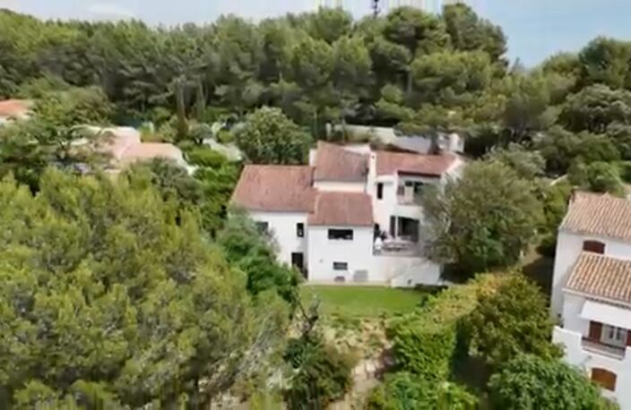 **Maison familiale de 205 m² sur 2 050 m² de terrain avec piscine, dépendance et cadre verdoyant** — photo 2