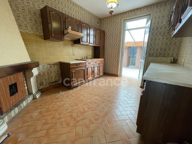 Maison 2 à 3 chambres à rafraîchir — photo du bien