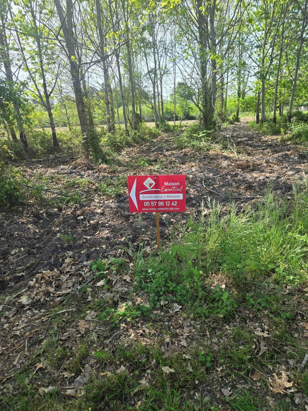 Terrain à bâtir de 800 m² à LE TUZAN (33)