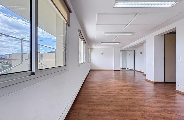 LOCAL PROFESSIONNEL OU COMMERCIAL — photo 4