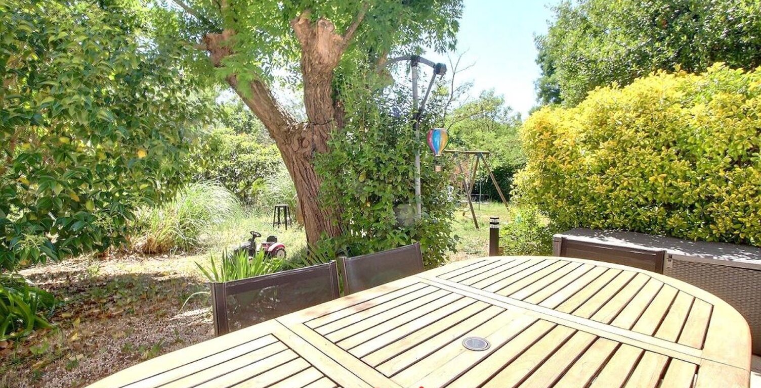 Ensemble immobilier au cœur du village de La Valentine – Plus de 4 300 m² de terrain — photo 1