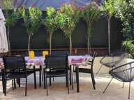 Roquebrune-sur-Argens : Magnifique villa T4 de 80 m² entièrement rénovée, avec extérieur, garage et chambres spacieuses – Emplacement d'exception tout à pied — photo 2