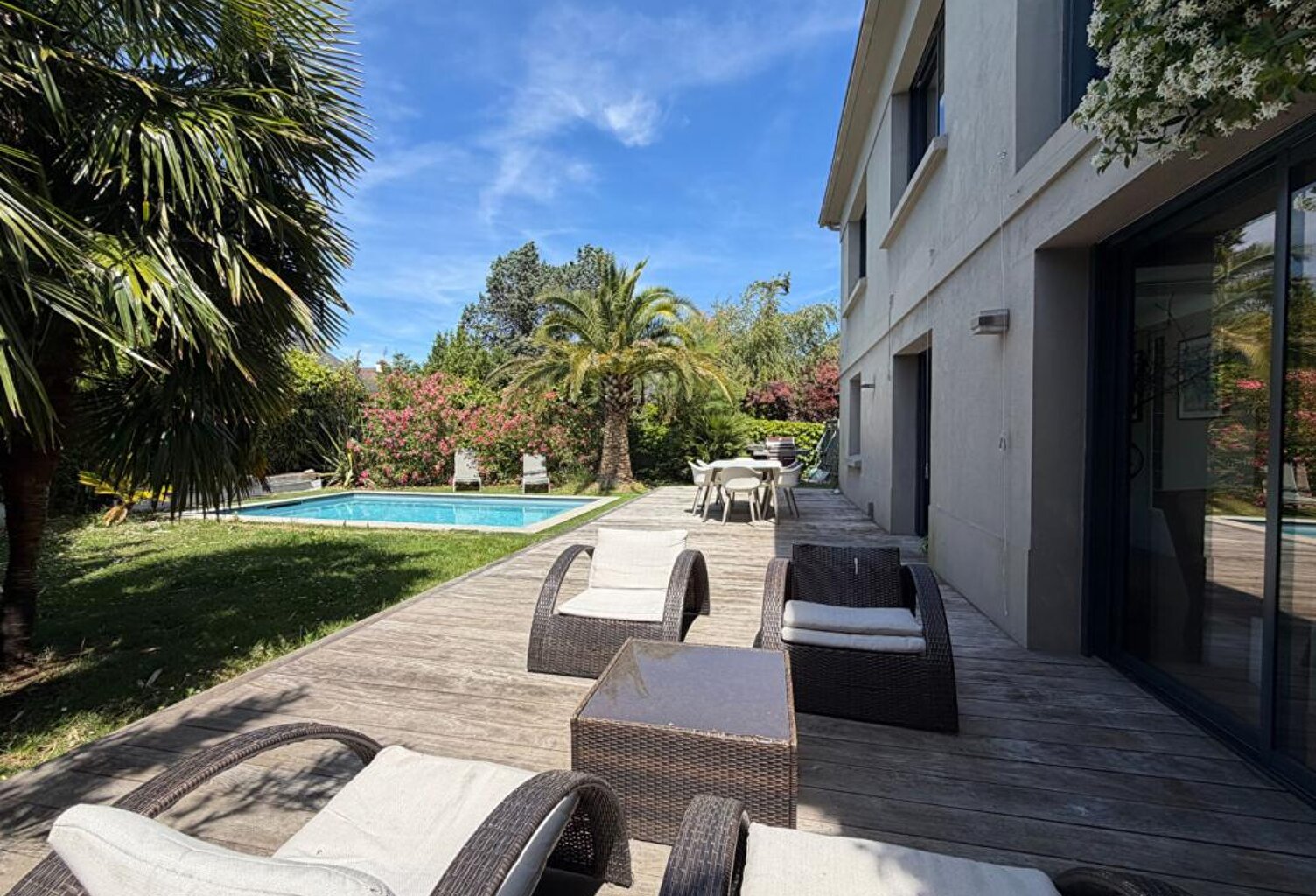 Maison familiale à vendre 5 chambres, piscine chauffée et garage — photo 1