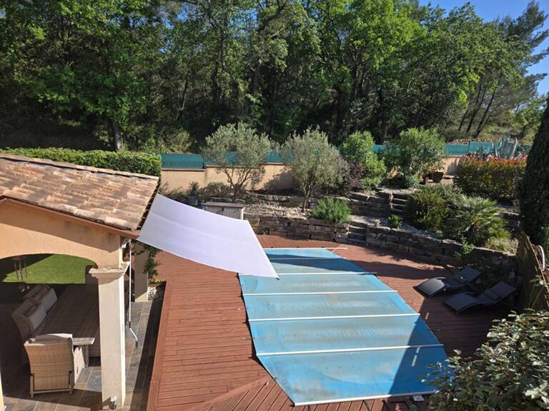Villa avec piscine, dans un cadre résidentiel prisé — photo 1