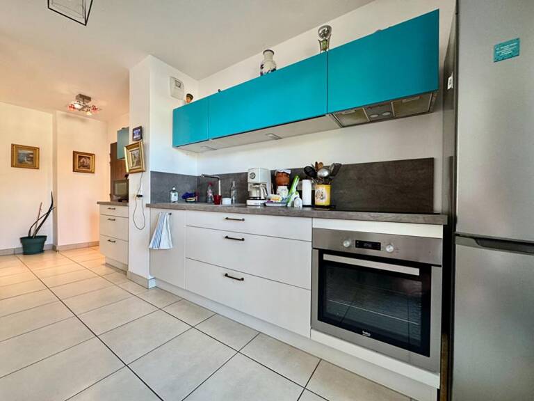 Appartement T3 récent avec balcon et garage Secteur recherché de Décines-Charpieu — photo 1