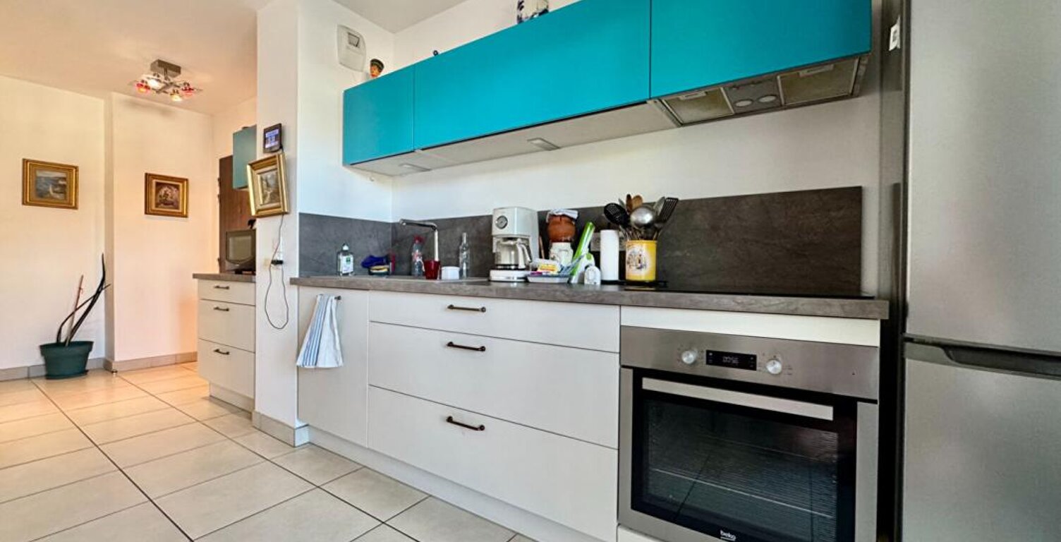 Appartement T3 récent avec balcon et garage Secteur recherché de Décines-Charpieu — photo 1