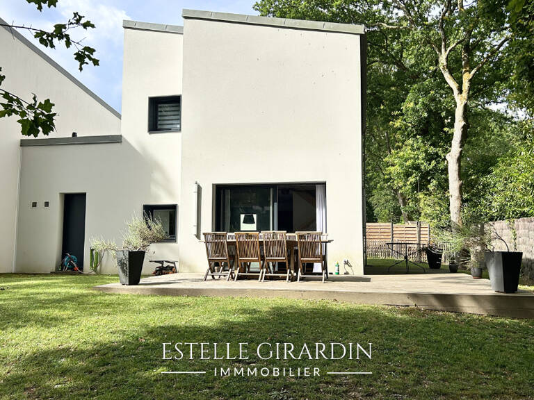 Maison contemporaine de 2023 - Domaine sécurisé — photo 1